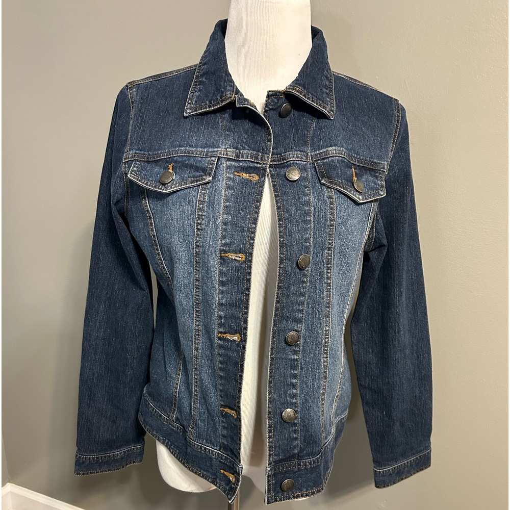 West bound women’s size small jean jacket with button up front‎